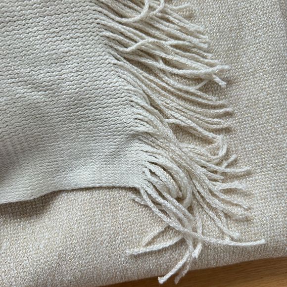 Crate & Barrel Cream/Gold Tinsel Throw New - Picture 3 of 3